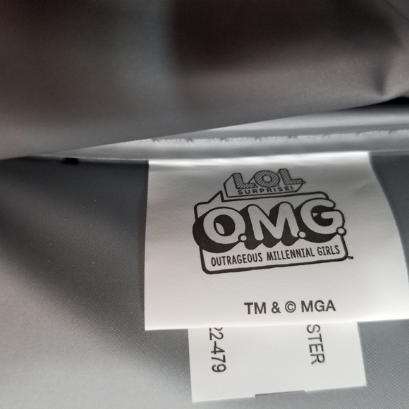 NEW!! LOL Surprise OMG Zip-Up Multicolor Glitter 7.5" x 9" Handled Lunch Box - Picture 11 of 11